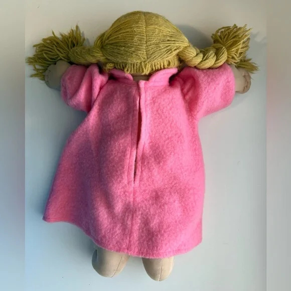 Vintage Cabbage Patch Kids Doll with Butterscotch Hair and Blue Eyes - Picture 4 of 13